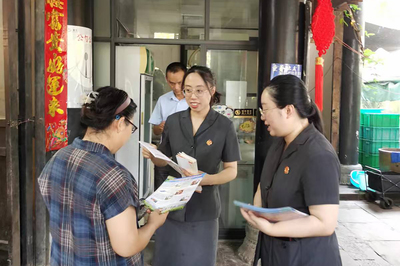 这个夏天，古镇来了新“游客”——法律咨询服务